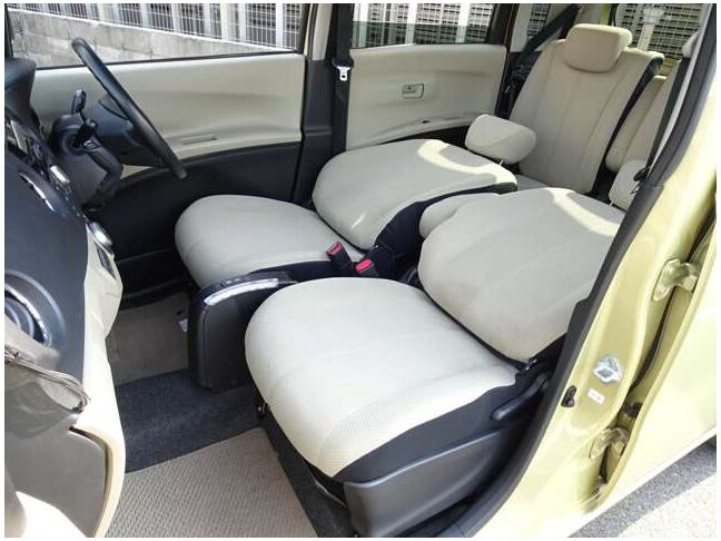 【運転席＆助手席】汚れが目立ちにくく、優雅にドライブをお楽しみいただけます♪座り心地もバッチリです☆是非一度ご体感下さいませ！