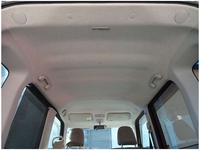 【天井】シミや垂れ、タバコ焦げなどございません。キレイな状態が保たれており、ご納車前にさらに丁寧にクリーニングさせて頂きます