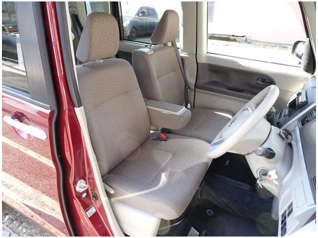 【運転席＆助手席】広々ゆったり！長距離運転をする際は疲れの軽減ができ快適に運転できますね☆快適なドライブをお楽しみ下さい