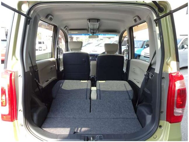 【ラッゲージルーム】リアシートを倒すことでバリエーション豊かに収納でき、より大容量のラゲッジスペースが確保できます