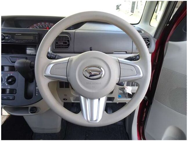 【純正ステアリング】手にしっかり馴染みとても運転しやすいハンドルです♪高級感もにじみ出ております