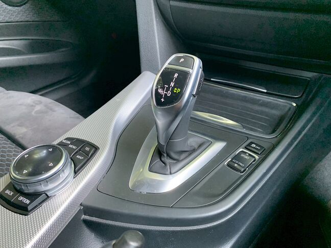 【お車探し】お客様のご要望に応じて、仕入れのプロがお客様と一緒にご希望のお車をお探しさせて頂くサービスをご提供しています。ご遠慮なくお申し出ください。