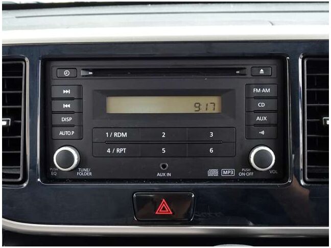 【CDオーディオ】お好きな音楽で退屈のないドライブをお楽しみいただけます。ラジオ、交通情報も対応です