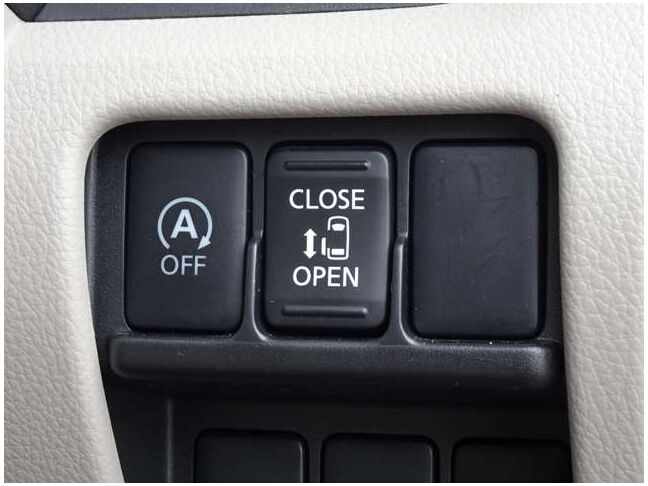 後席ドアは片側電動スライドドア！狭い駐車場でも乗り降りが楽に