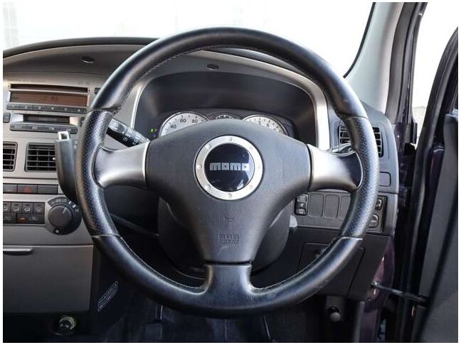 【MOMO革巻きステアリング】手にしっかり馴染みとても運転しやすいハンドルです♪高級感もにじみ出ております☆