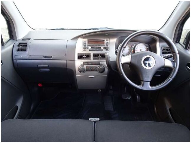 【インパネ周り】視界がよく運転しやすい設計となっております。インパネ周りもすっきりと洗練されたデザインで高級感が溢れています☆日々のドライブを飽きさせません