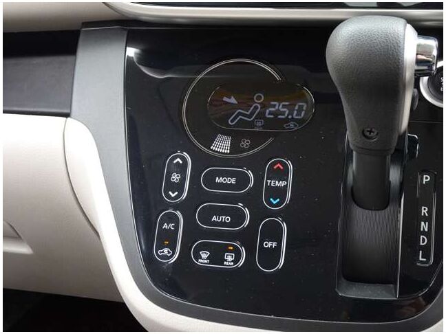 オートエアコンでオールシーズン快適です