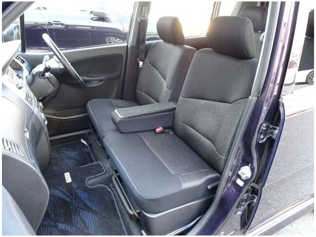 【運転席＆助手席】汚れが目立ちにくく、優雅にドライブをお楽しみいただけます♪座り心地もバッチリです☆是非一度ご体感下さいませ！