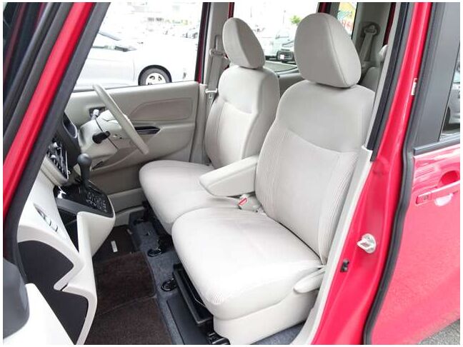 【運転席＆助手席】汚れが目立ちにくく、優雅にドライブをお楽しみいただけます♪座り心地もバッチリです☆是非一度ご体感下さいませ！