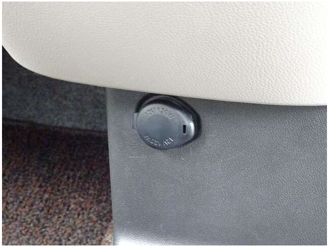 １２Vの電源ソケットは使いやすい場所に装備されています