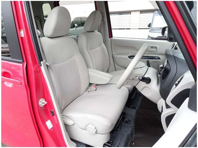 【運転席＆助手席】広々ゆったり！長距離運転をする際は疲れの軽減ができ快適に運転できますね☆快適なドライブをお楽しみ下さい♪