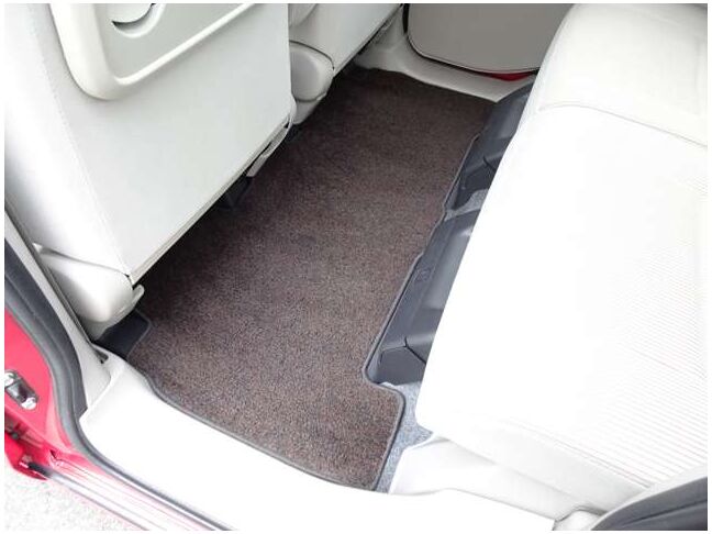 【フロアマット】フロアマットもキレイな状態となっております♪ご納車前にも徹底的に洗浄・掃除した後ご納車させて頂きます