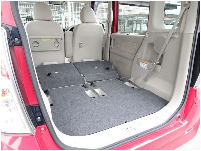 【ラッゲージルーム】リアシートを倒すことでバリエーション豊かに収納でき、より大容量のラゲッジスペースが確保できます！