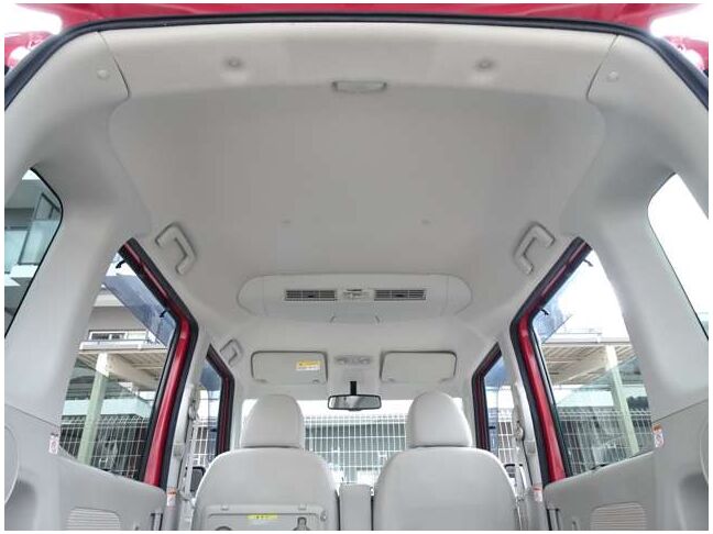 【天井】シミや垂れ、タバコ焦げなどございません。キレイな状態が保たれており、ご納車前にさらに丁寧にクリーニングさせて頂きます