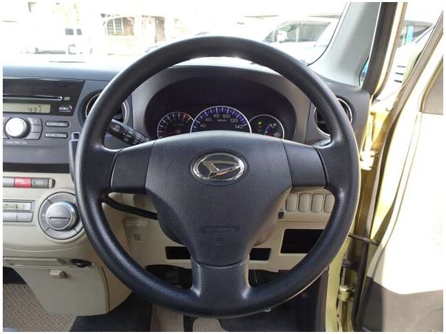 【純正ステアリング】手にしっかり馴染みとても運転しやすいハンドルです♪高級感もにじみ出ております