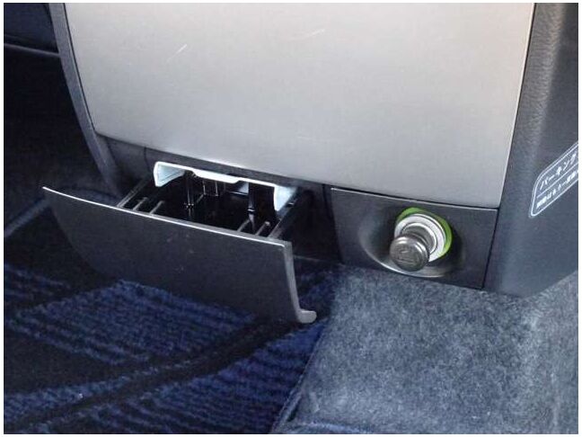 電源ソケットは使いやすい場所に装備されています