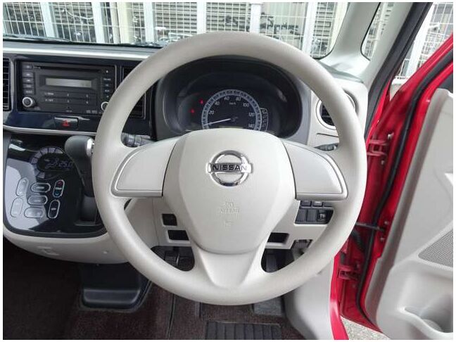 【純正ステアリング】手にしっかり馴染みとても運転しやすいハンドルです♪高級感もにじみ出ております