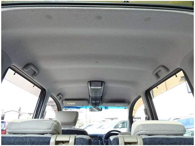 【天井】シミや垂れ、タバコ焦げなどございません。キレイな状態が保たれており、ご納車前にさらに丁寧にクリーニングさせて頂きます