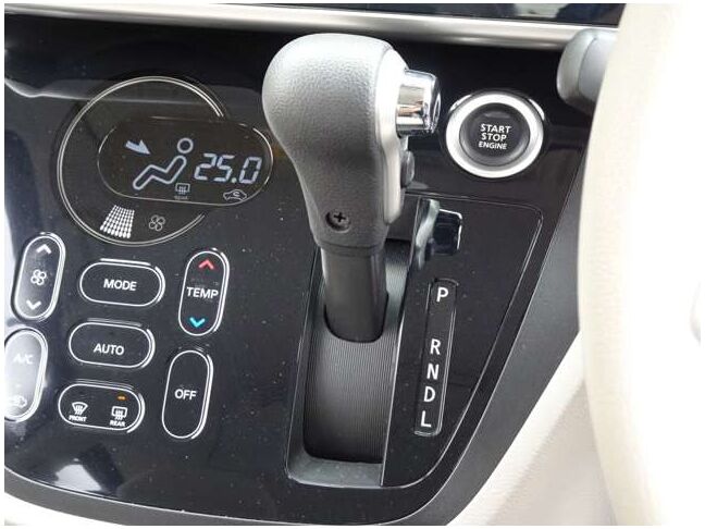 【シフトレバー】シフトもとても操作しやすいデザインになっております！運転する人の事を第一に考えた操作性の高い仕様です