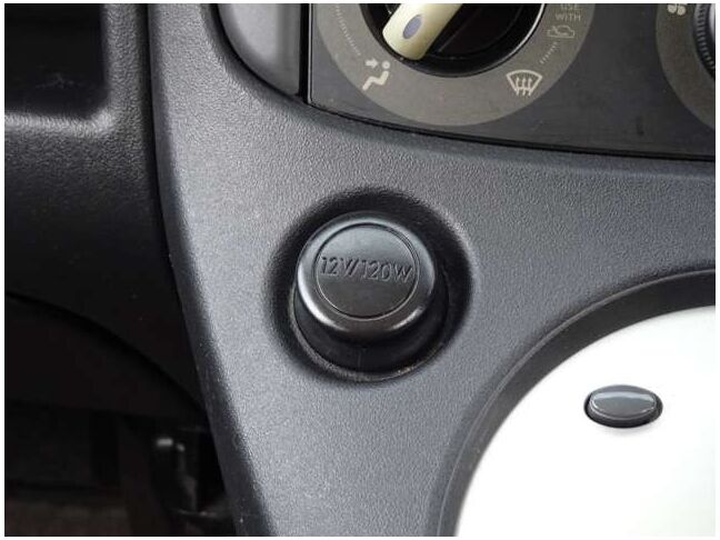 １２Vの電源ソケットは使いやすい場所に装備されています
