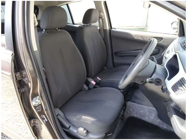 【運転席＆助手席】広々ゆったり！長距離運転をする際は疲れの軽減ができ快適に運転できますね☆快適なドライブをお楽しみ下さい♪