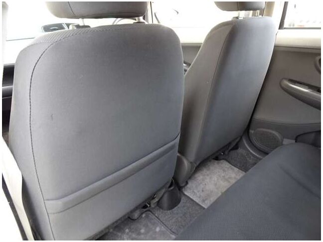 【セカンドシート】使用感も少なくキレイな状態です！大人でも快適に乗って頂けます♪大勢でのドライブも窮屈なくお楽しみ下さい☆