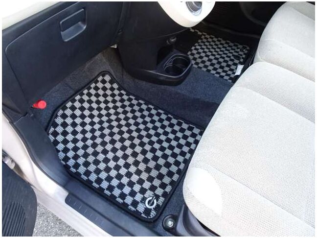 【フロアマット】フロアマットもキレイな状態となっております♪ご納車前にも徹底的に洗浄・掃除した後ご納車させて頂きます♪