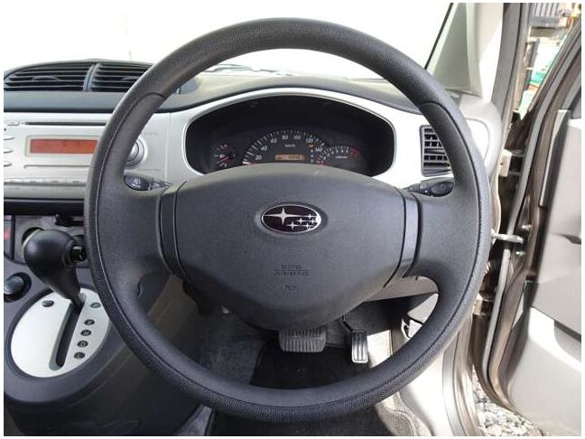 【純正ステアリング】手にしっかり馴染みとても運転しやすいハンドルです♪高級感もにじみ出ております