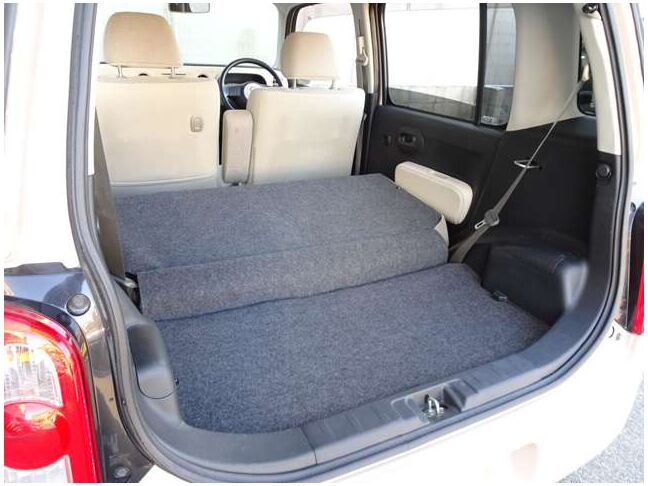 【ラッゲージルーム】リアシートを倒すことでバリエーション豊かに収納でき、より大容量のラゲッジスペースが確保できます！