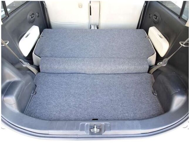 【ラッゲージルーム】リアシートを倒すことでバリエーション豊かに収納でき、より大容量のラゲッジスペースが確保できます！