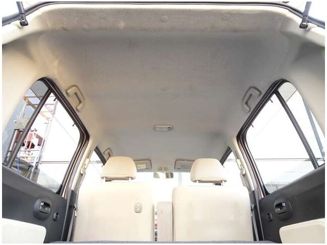 【天井】シミや垂れ、タバコ焦げなどございません。キレイな状態が保たれており、ご納車前にさらに丁寧にクリーニングさせて頂きます