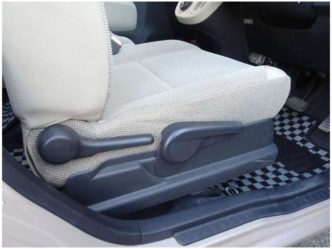 【運転席＆助手席】広々ゆったり！長距離運転をする際は疲れの軽減ができ快適に運転できますね☆快適なドライブをお楽しみ下さい