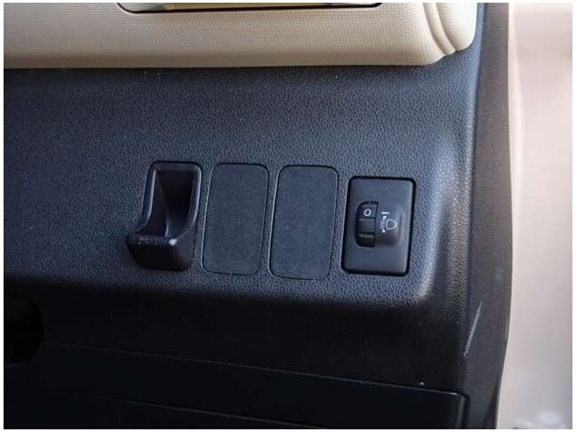 【ヘッドライトレベライザー】光軸調整機能。こちらでライトが照らす高さを調整できます。高速ドライブの際はいつもより先を照らして安心走行してください