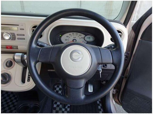 【純正ステアリング】手にしっかり馴染みとても運転しやすいハンドルです♪高級感もにじみ出ております