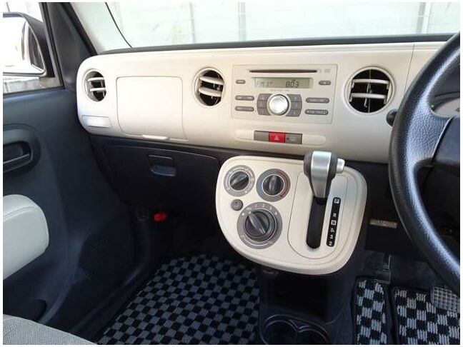 【インパネ周り】視界がよく運転しやすい設計となっております。インパネ周りもすっきりと洗練されたデザインで高級感が溢れています☆日々のドライブを飽きさせません