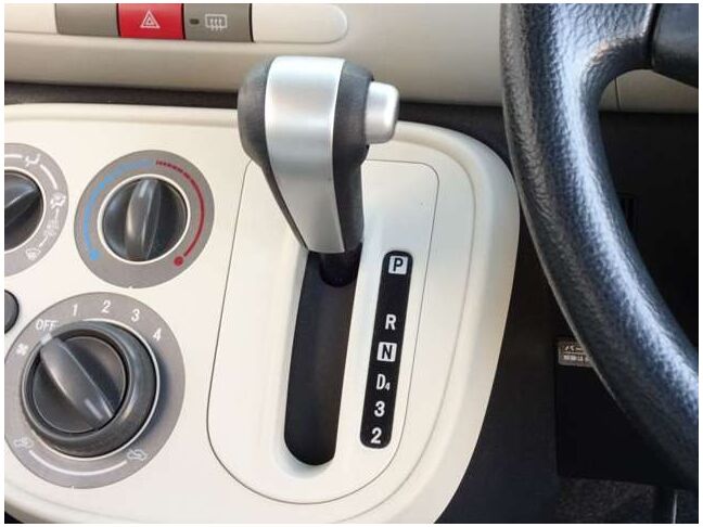 【シフトレバー】シフトもとても操作しやすいデザインになっております！運転する人の事を第一に考えた操作性の高い仕様です