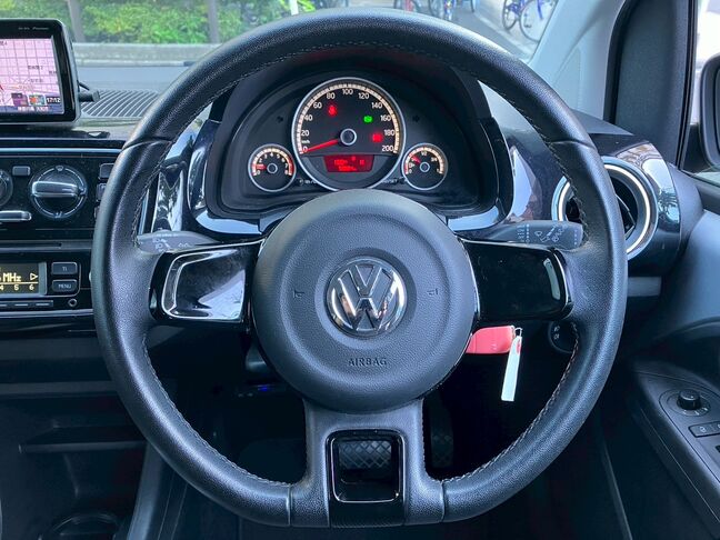 メーター周りもシンプルになっております。