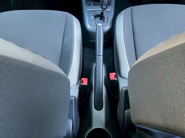 このタイプのサイドブレーキは引き忘れが少ないタイプです。