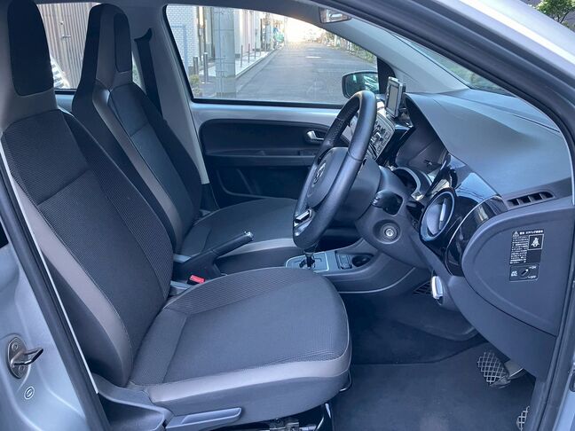 外車だけあり、車内は広くなっております。