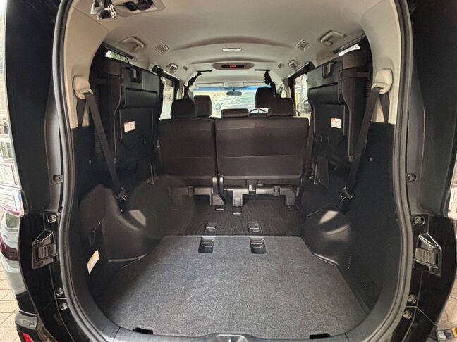 3列目シートを上げることで大きな荷物も収納可能！