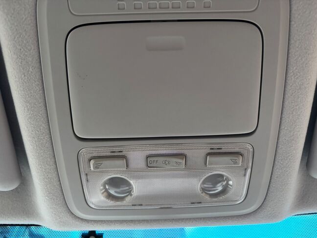 天井部分にも収納がございます。