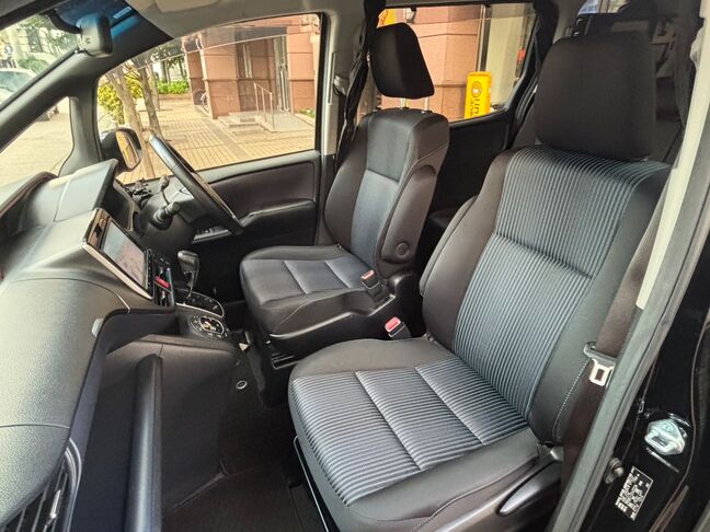 目立つ汚れ等なく綺麗な状態の前席！