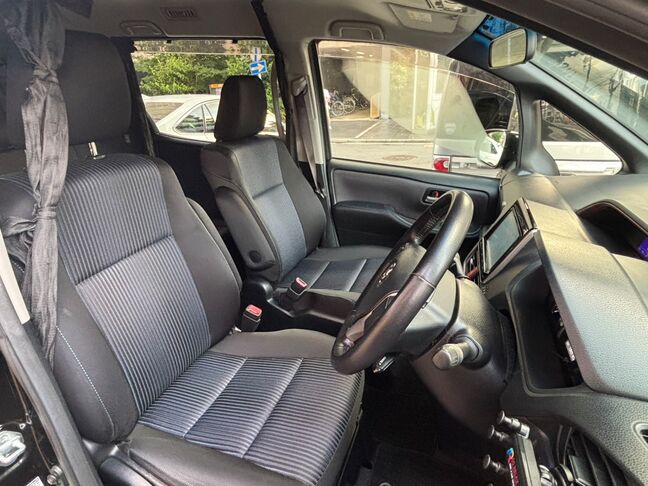 目立つ汚れ等なく綺麗な状態の前席！