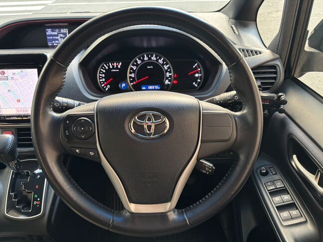 目立つ汚れ等なく綺麗な状態のインパネ回り！