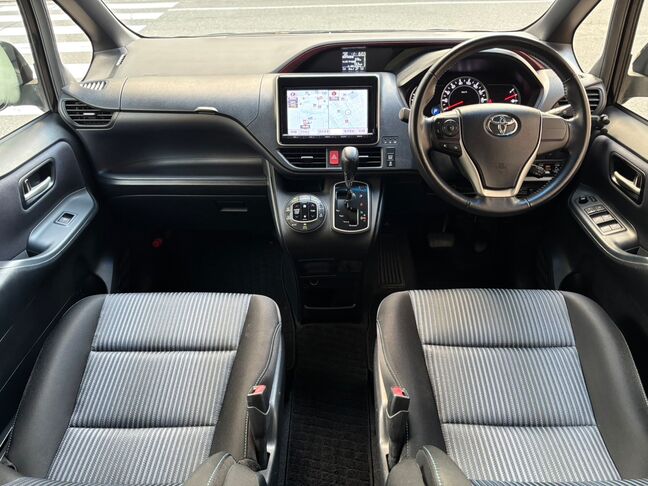 目立つ汚れ等なく綺麗な状態のインパネ回り！