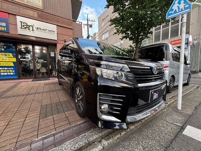 人気色黒色ボディ、トヨタ純正エアロ付き！