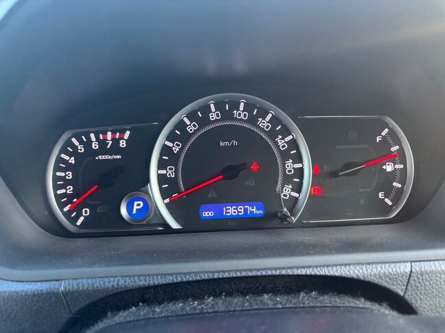 メーターも白と赤で視認性の良いものになっております