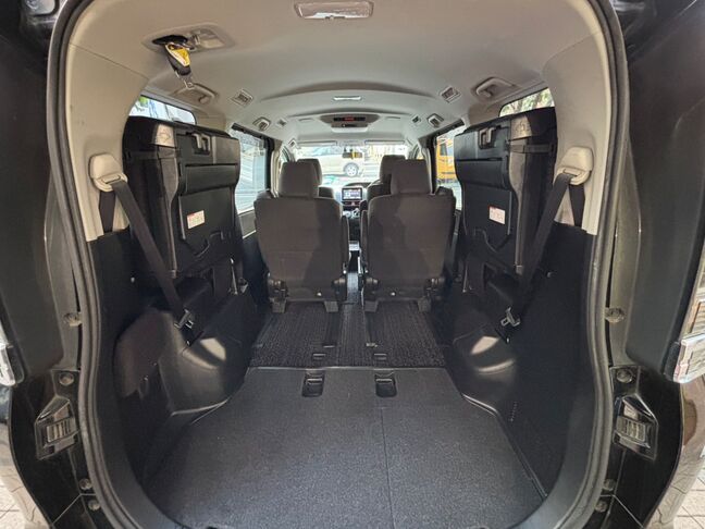 3列目シートを上げることで大きな荷物も収納可能！