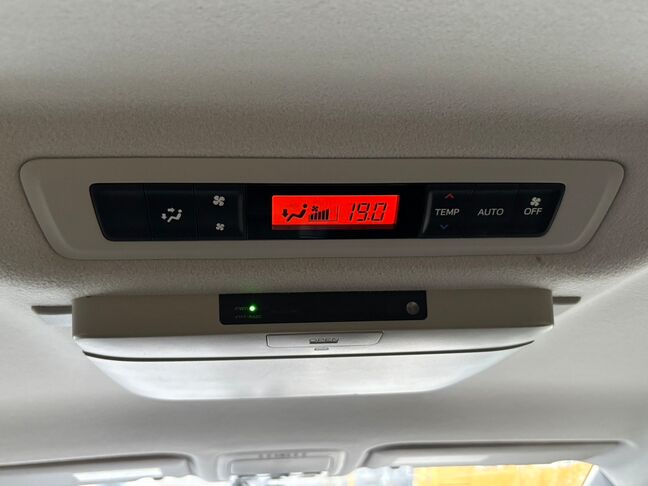 後席モニター付き、ｗエアコン完備で！