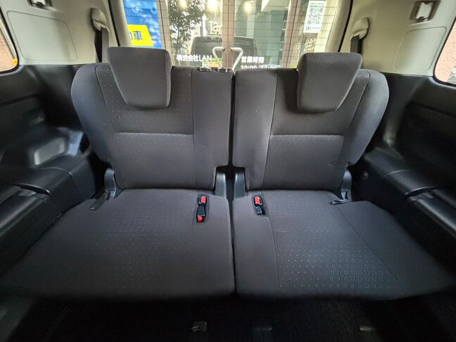 3列目シートもあるので大人数での移動も可能！